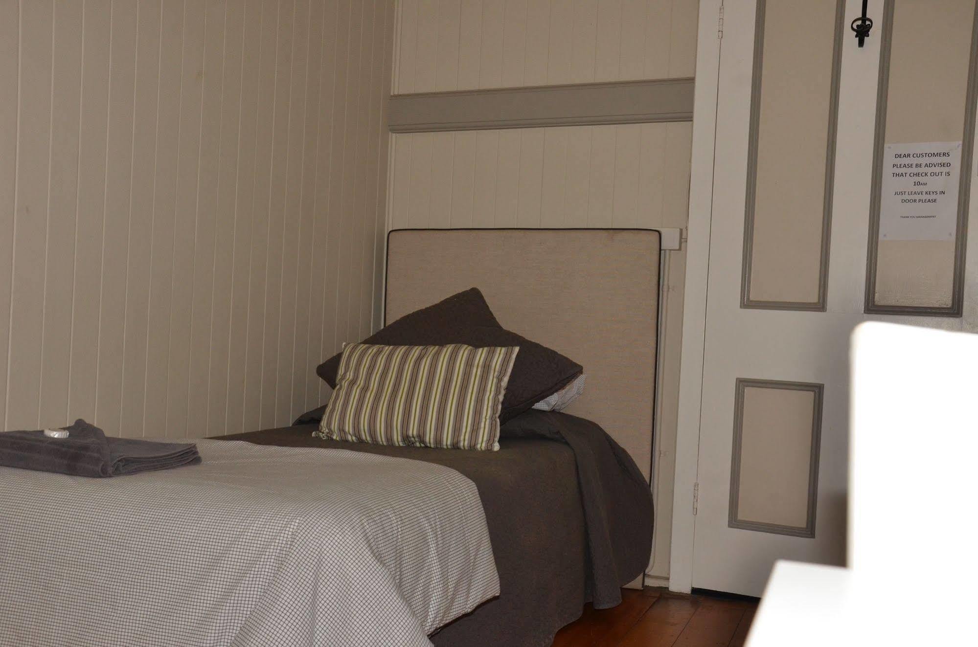 Royal Gatton Hotel Kültér fotó